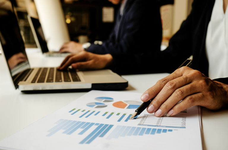 Gestão financeira para empresas em crescimento acelerado : como evitar que o sucesso vire um problema de caixa